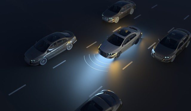 解决方案:举升机下别儿戏！一个螺丝没拧紧，汽车砸扁维修工