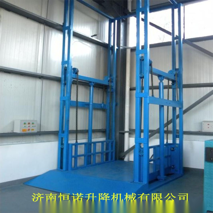 如何正确安装导轨升降货梯_剪叉式货梯_导轨式升降货梯