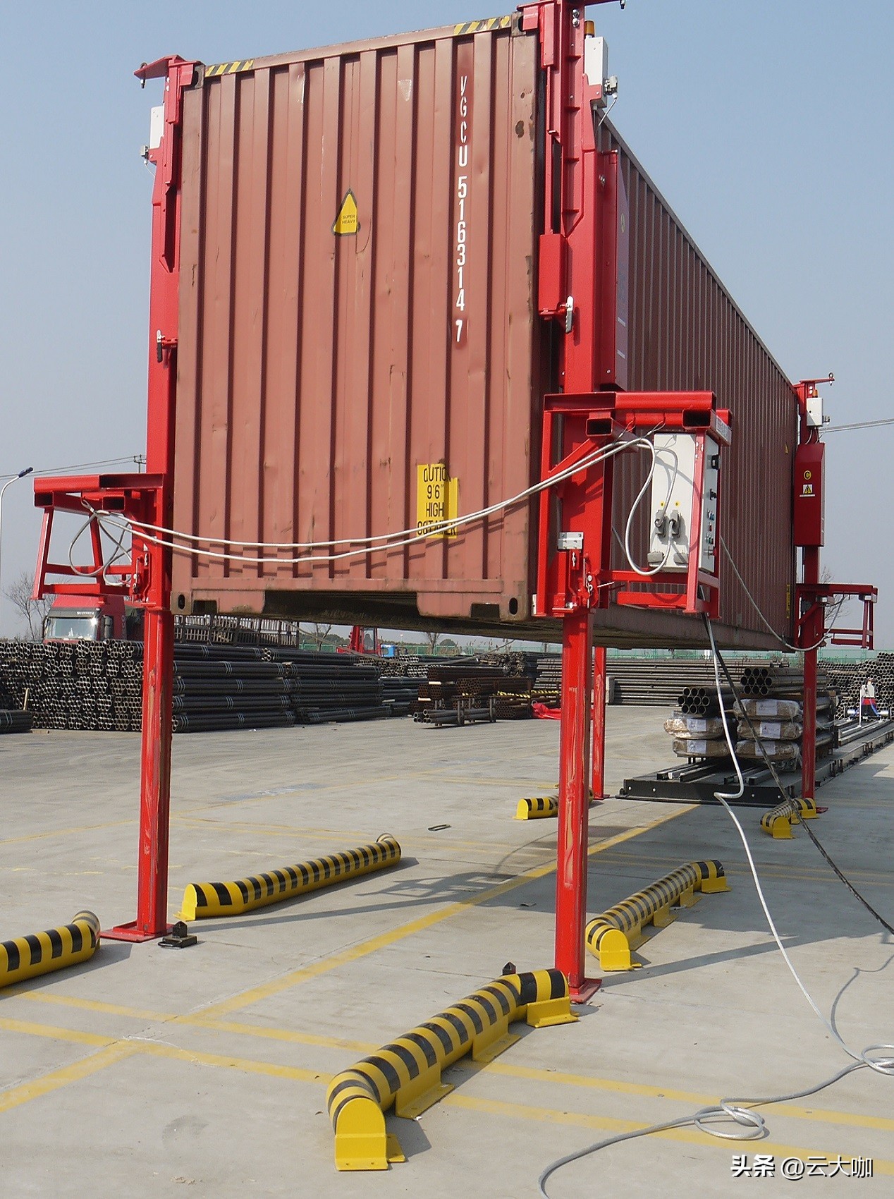 如何制作简易升降货梯_狭小场地吊装解决方案_分体式集装箱升降机
